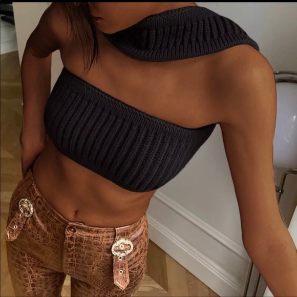 New just in Y2K High quality knit halter crop top in color BLACK - Picture 2 of 8